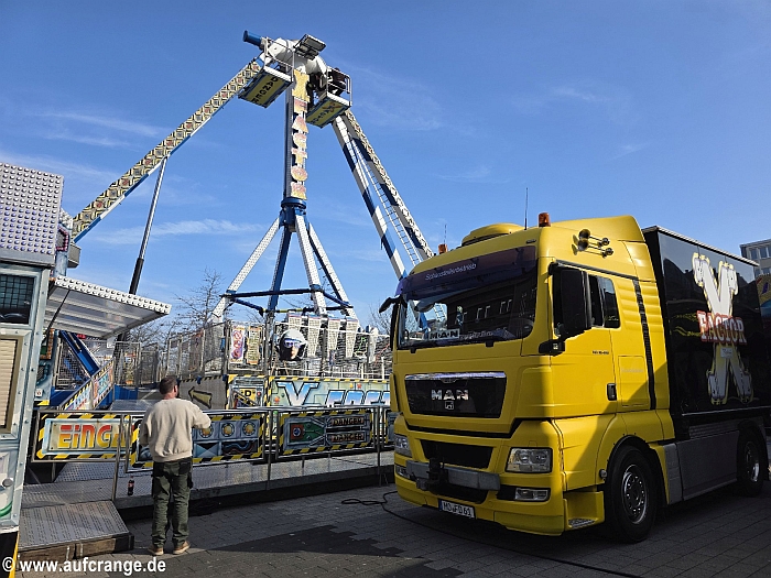 bilder wanne aufbau fruehlingskirmes 2026